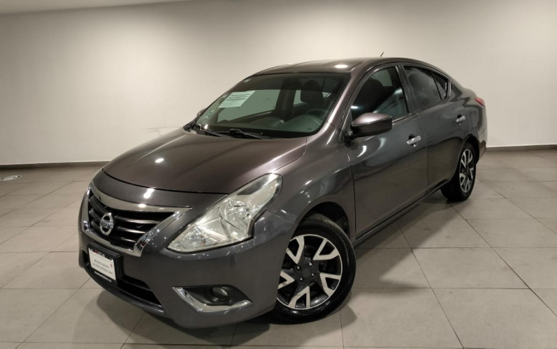 Nissan Versa Automático